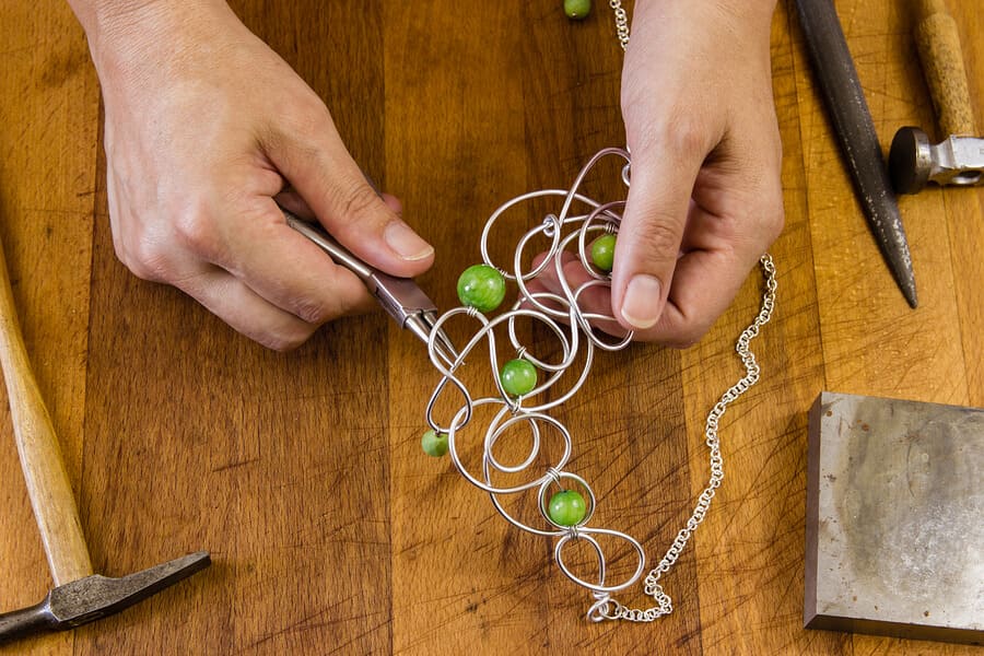 Hotový ručne robený šperk z kurzu Belovina Handmade